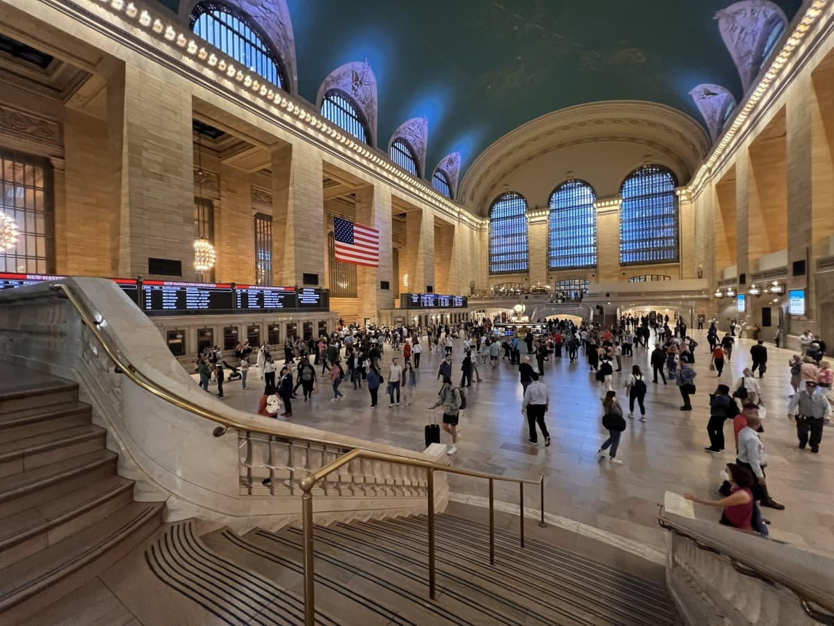 NYC Free Tour Launches Bilingual Daily Midtown Walking Route from Bryant Park