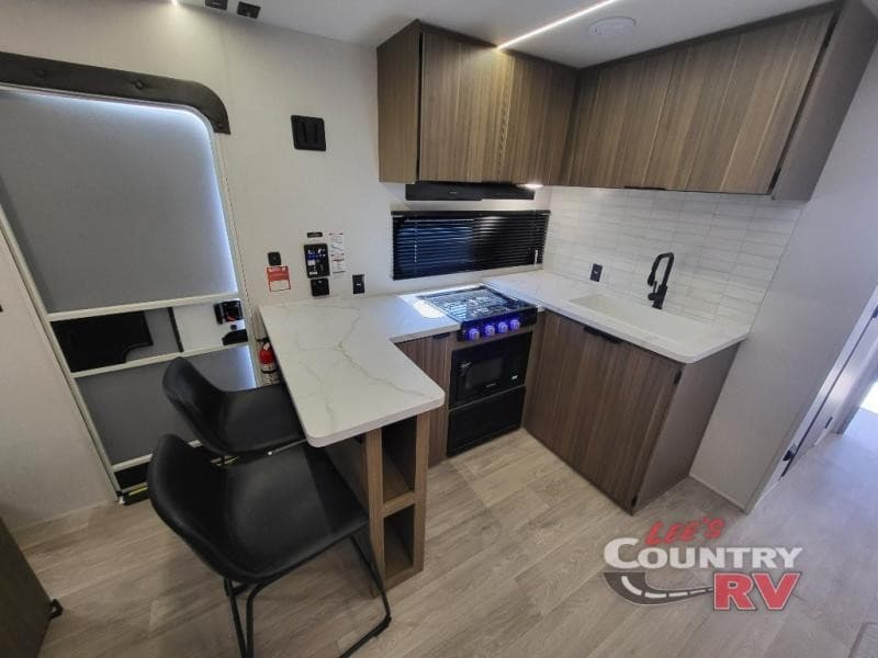 Lee's Country RV Expands Towable RV Inventory to Serve Rural Markets in Southeastern Indiana