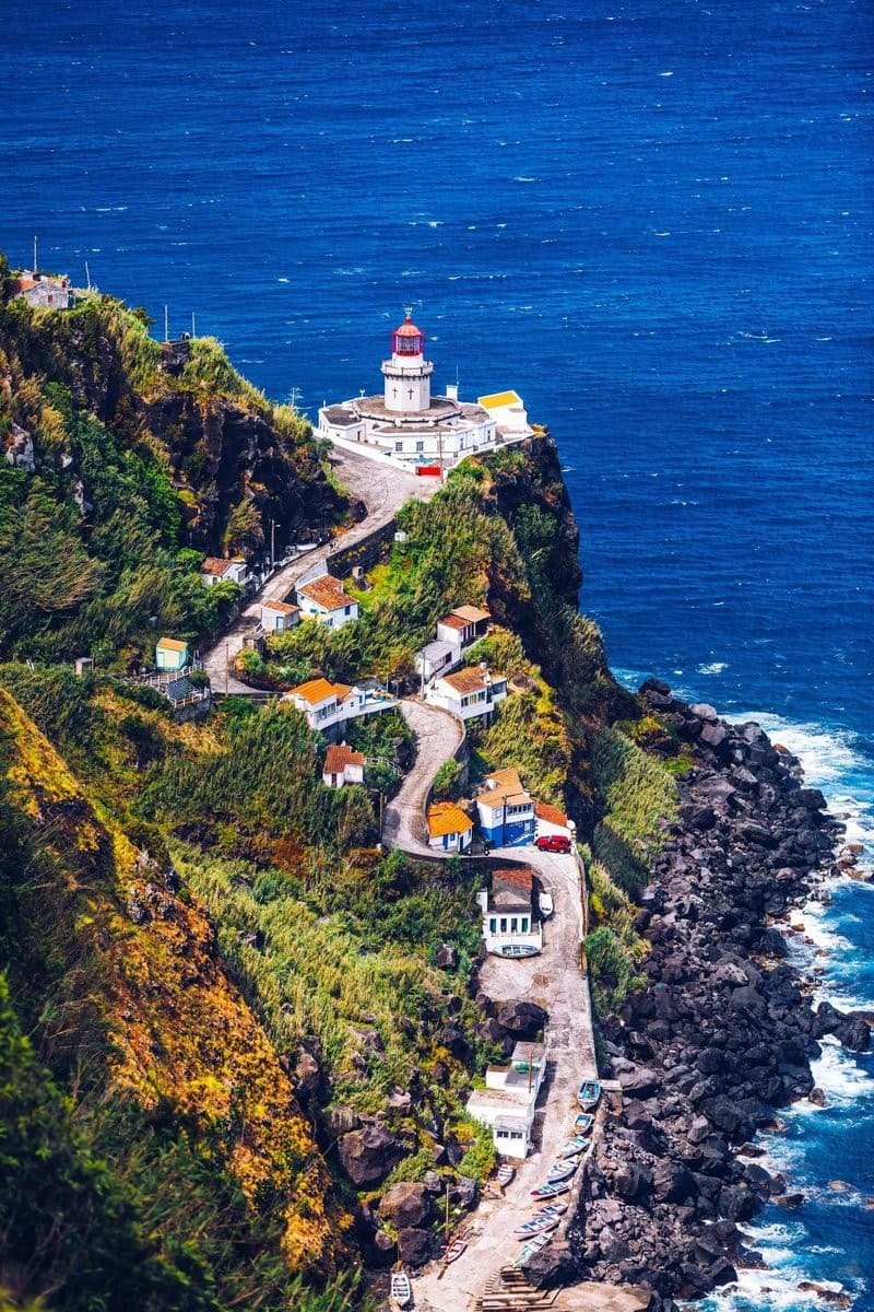 Cascais Ultra-Prime Stock Falls 10% as Inland Prices Rise 23%